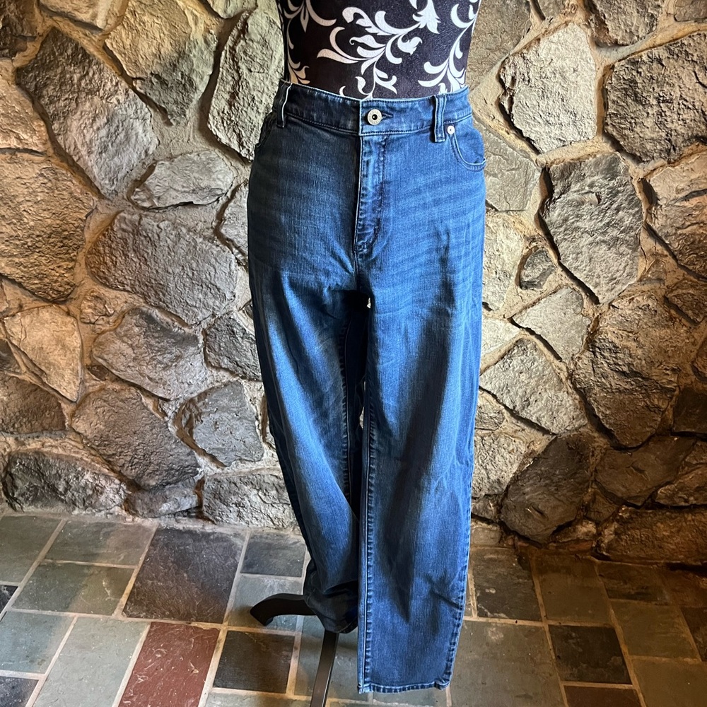 L.L.Bean Signature Medium Wash Straight Leg Jeans 10